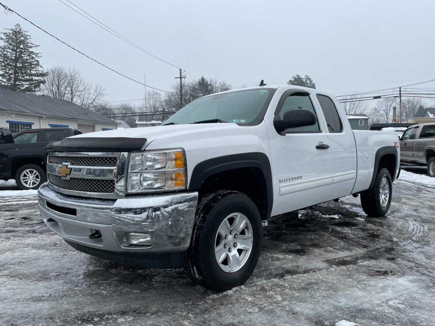 2012 White /black Chevrolet Silverado 1500 LT Ext. Cab Long Box 4WD (1GCRKSE7XCZ) with an 5.3L V8 OHV 16V FFV engine, 6-Speed Automatic transmission, located at 101 N. Main Street, Muncy, PA, 17756, (570) 546-5462, 41.207691, -76.785942 - Photo#0